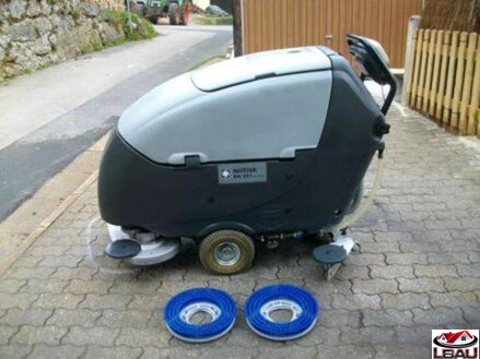 Nilfisk BA 851 W/CHARGER  9087248020 - Batériový podlahový umývací stroj