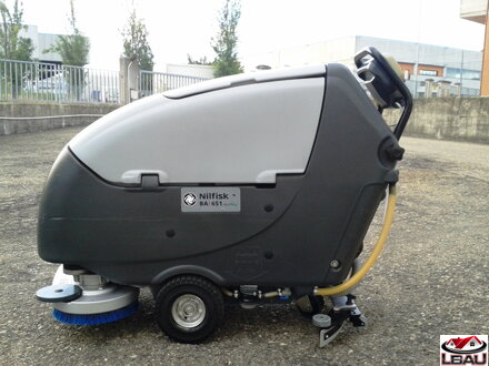 Nilfisk BA 851 W/CHARGER  9087248020 - Batériový podlahový umývací stroj